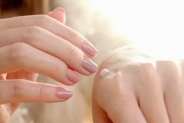 ジェルネイルの持ちを長くしたいなら保湿が大切！乾燥する原因と日常で気を付けること