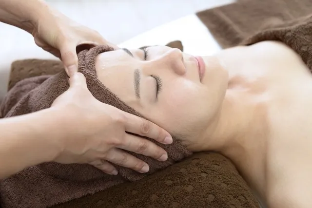 フェイシャル＆ヘッドスパの相乗効果！たるみ･ほうれいせん改善でマイナス5歳肌へ